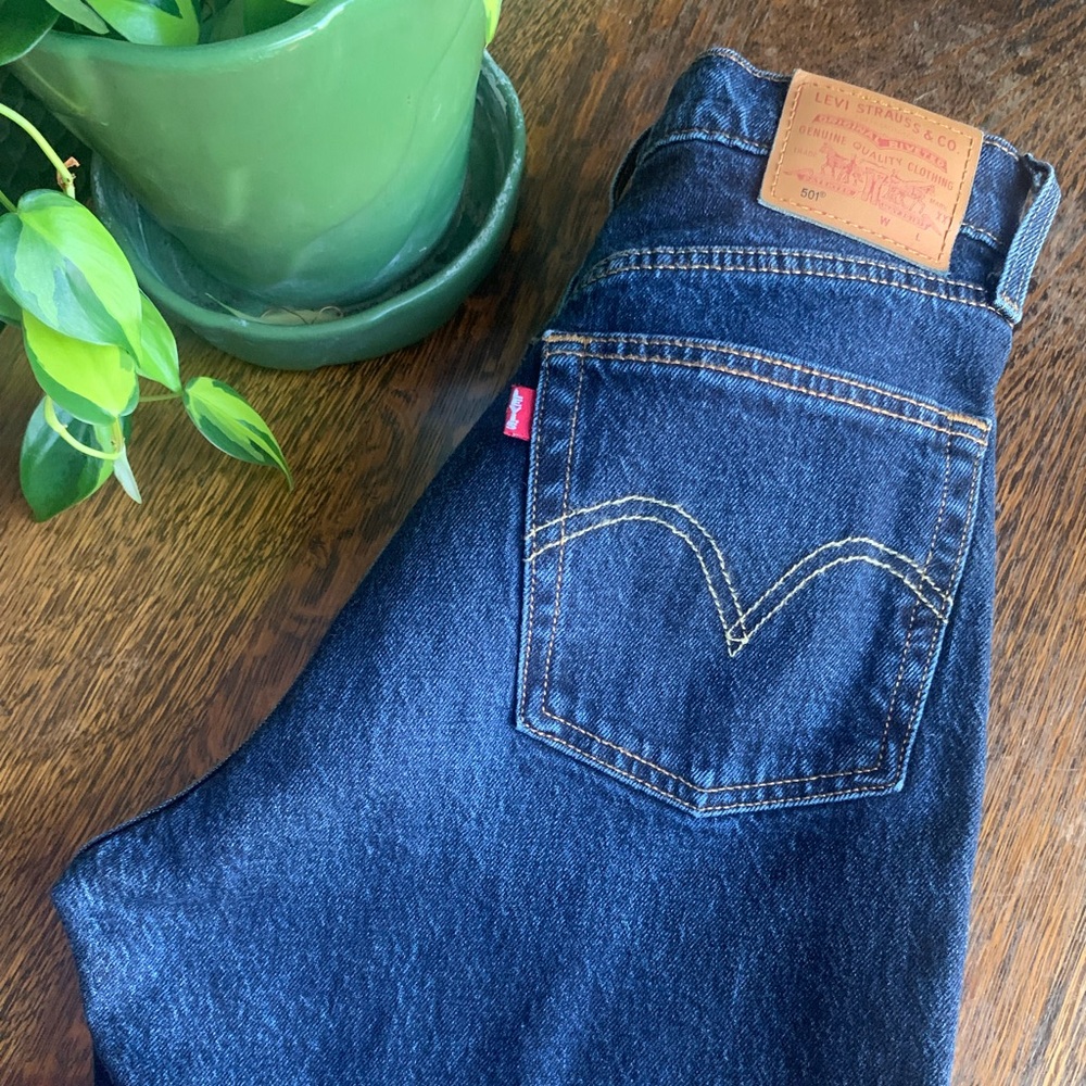 Levi’s 501 Original Cropped Women’s Jeans Retail $98 - Picture 1 of 5